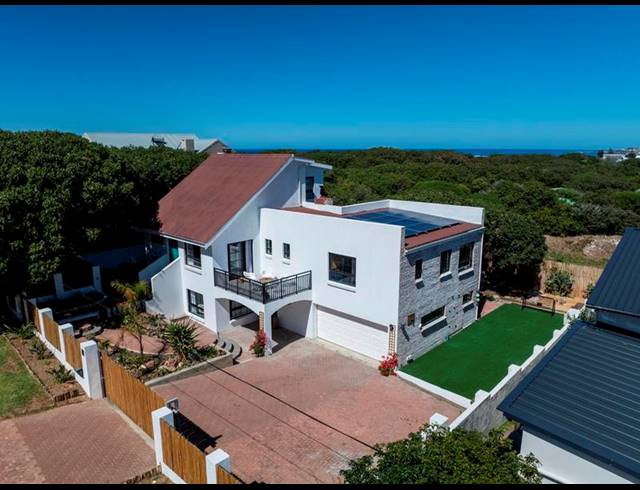 5 BEDROOM HOUSE FOR SALE IN SANDBAAI